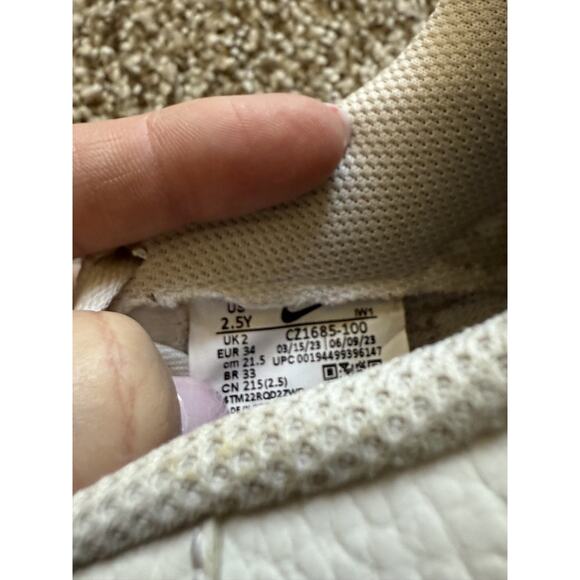 Air Force 1 low white back size 2.5 Youth White With Black Nike Swoosh - Picture 3 of 8